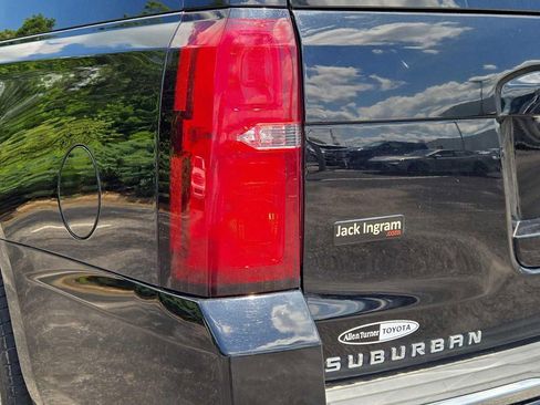 Used 2016 Chevrolet Suburban LTZ RWD image 9