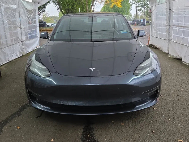 Used 2020 Tesla Model 3 Standard Range Plus RWD image 2