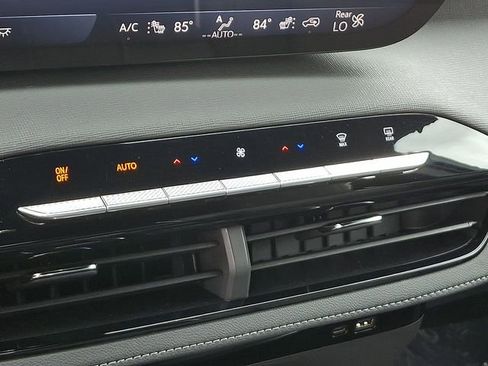 Used 2025 Buick Enclave Preferred image 21