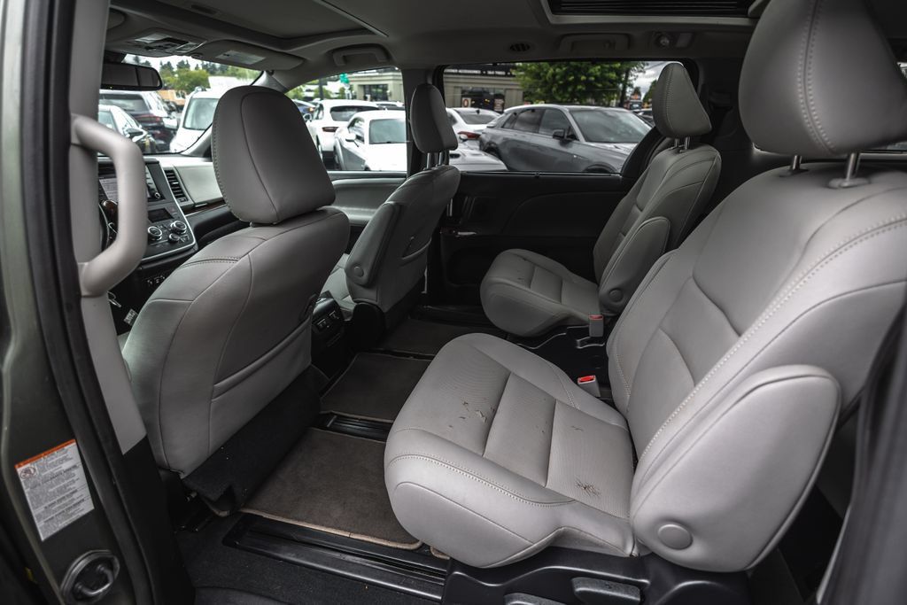 Used 2020 Toyota Sienna Limited AWD/4WD image 20