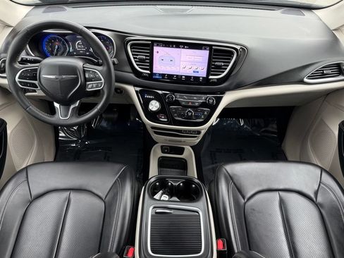 Used 2023 Chrysler Pacifica Touring-L FWD image 22