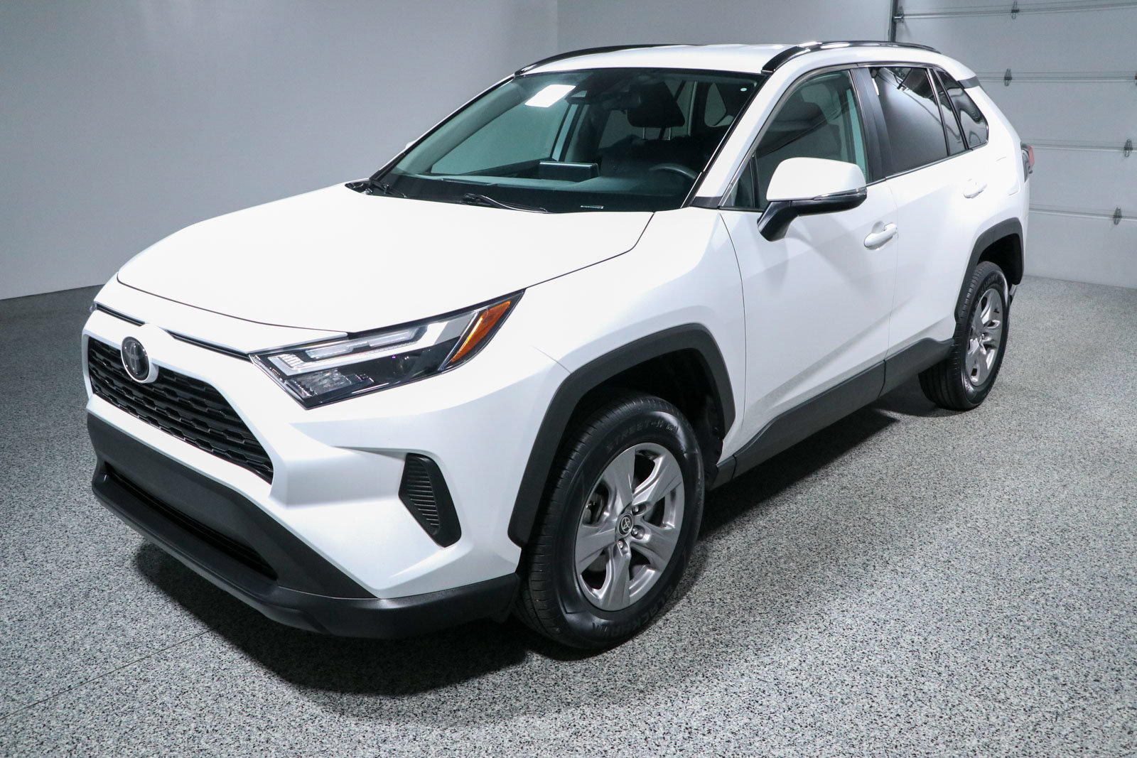 Used 2025 Toyota RAV4 XLE FWD image 30