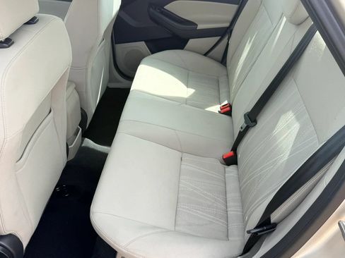 Used 2017 Ford Focus SE FWD image 19