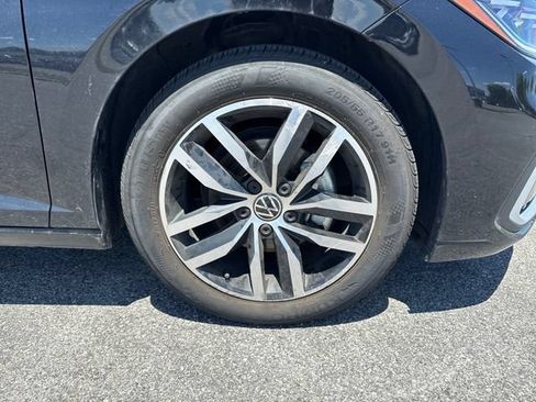 Used 2025 Volkswagen Jetta SE FWD image 11