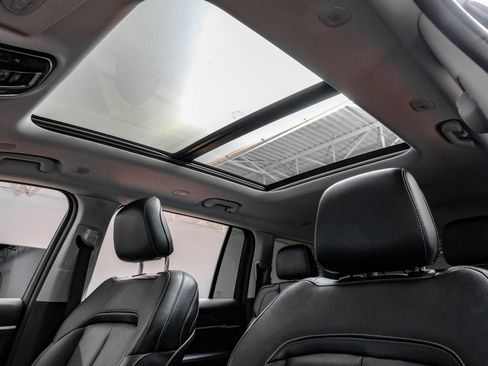 Used 2023 Jeep Grand Cherokee L Limited AWD/4WD image 5