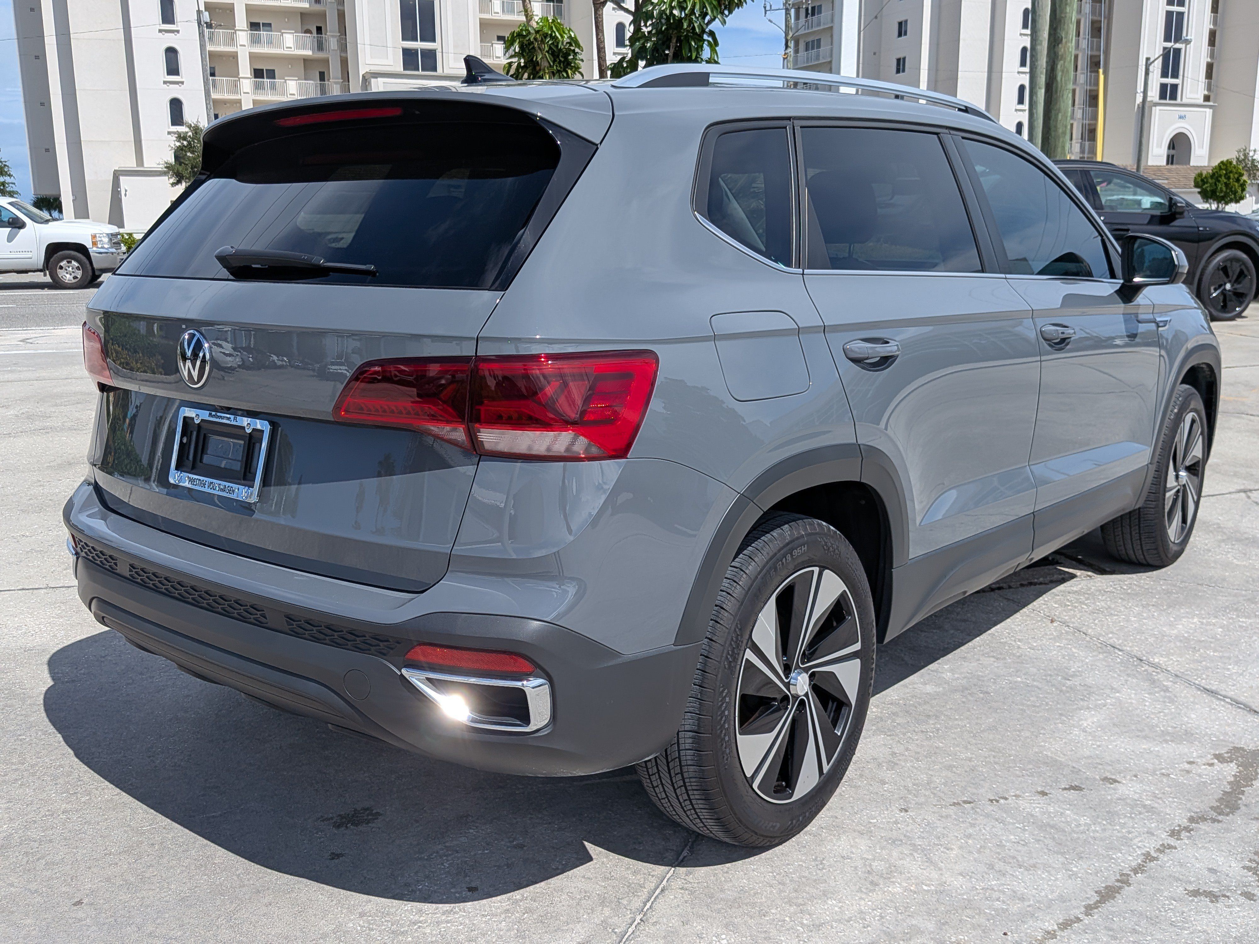 Certified 2024 Volkswagen Taos SE w/ Panoramic Sunroof Package AWD/4WD image 3