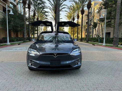 Used 2017 Tesla Model X 100D image 2