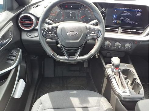 Used 2026 Chevrolet Trax RS FWD image 4