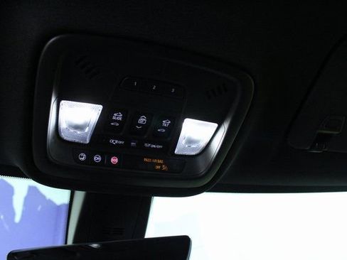 Used 2023 Chevrolet Traverse Premier AWD/4WD image 18