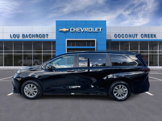 Used 2026 Toyota Sienna XLE FWD image 5