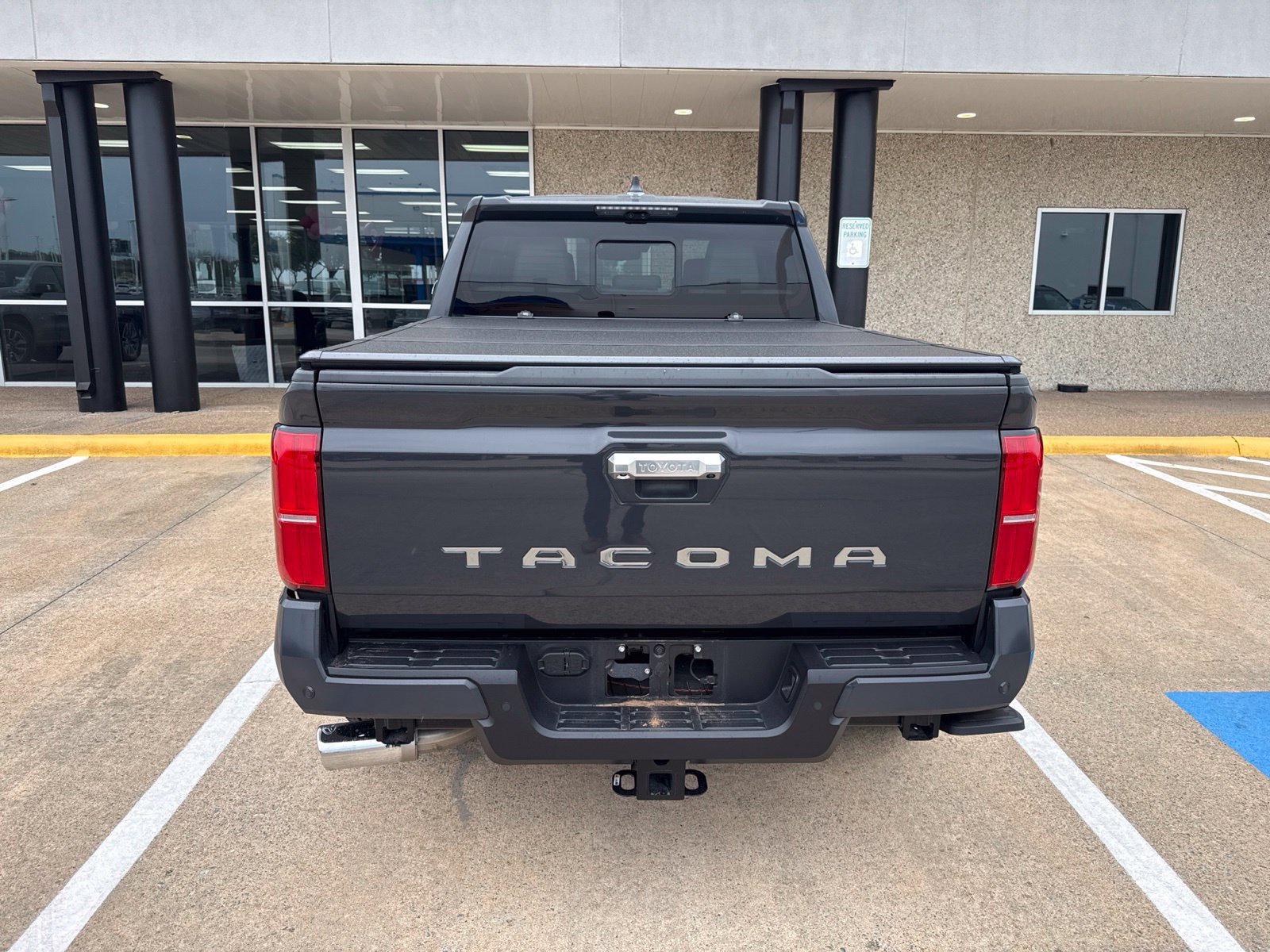 Used 2025 Toyota Tacoma Limited AWD/4WD image 4