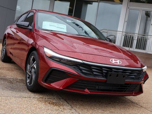 New 2025 Hyundai Elantra Sport image 7