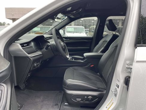 Certified 2026 Jeep Grand Cherokee Altitude RWD image 26