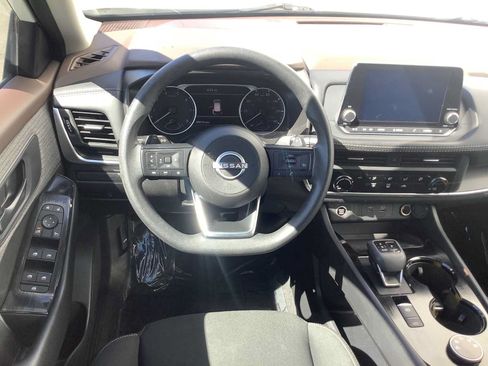 Used 2023 Nissan Rogue S AWD/4WD image 9