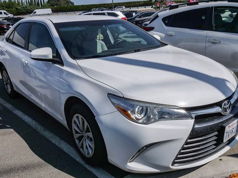 Used 2017 Toyota Camry LE FWD image 5