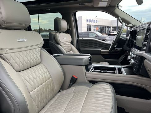 Used 2025 Ford F450 Platinum w/ Platinum Plus Package image 27