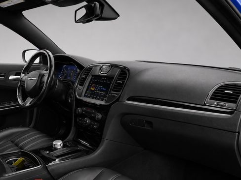 Used 2019 Chrysler 300 S RWD image 22