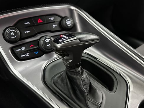Used 2019 Dodge Challenger SXT image 17