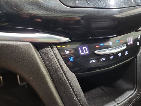 Used 2020 Cadillac XT6 Sport w/ Platinum Package AWD/4WD image 22