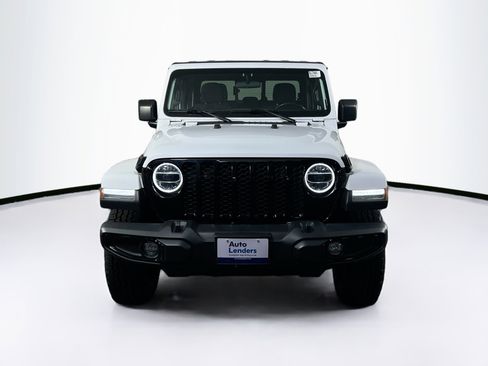 Used 2022 Jeep Gladiator Willys image 2