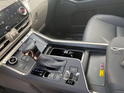 Used 2026 Lexus GX 550 w/ Accessory Package (2T) AWD/4WD image 24