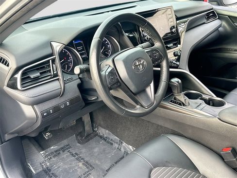 Used 2023 Toyota Camry SE image 9