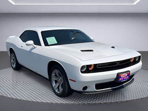 Used 2021 Dodge Challenger SXT RWD image 8