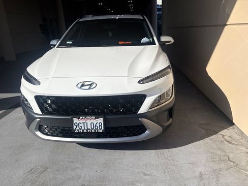 Used 2023 Hyundai Kona Limited FWD image 2