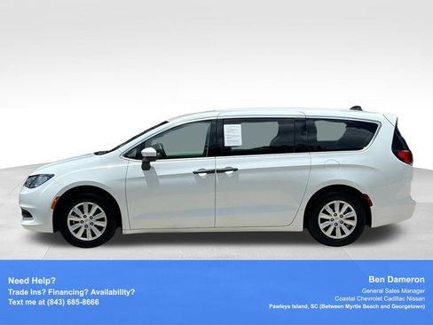 Used 2021 Chrysler Voyager L FWD image 13