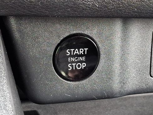 Used 2025 Nissan Rogue SV AWD/4WD image 22