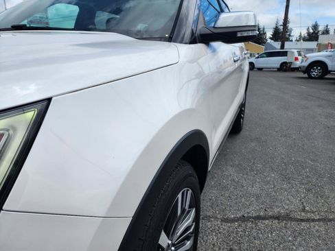Used 2018 Ford Explorer Platinum AWD/4WD image 40