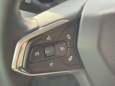 Certified 2025 Chevrolet Trax LT w/ Driver Confidence Package image 6