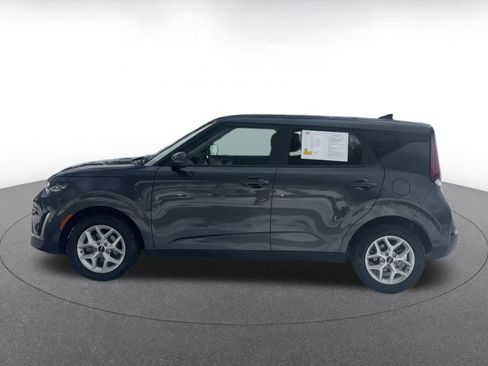 Used 2025 Kia Soul LX w/ LX Technology Package image 9
