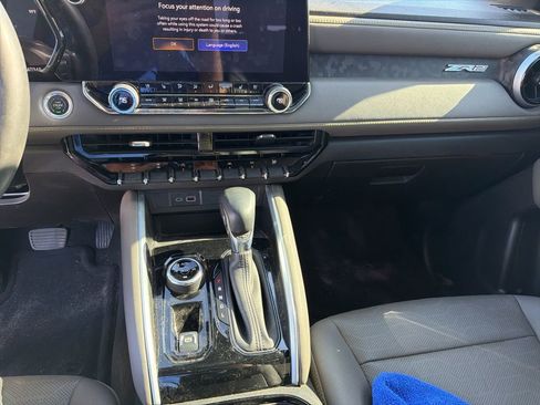 Used 2023 Chevrolet Colorado ZR2 w/ ZR2 Convenience Package III image 34