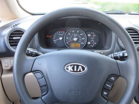 Used 2008 Kia Rondo LX FWD image 28