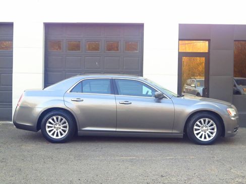 Used 2012 Chrysler 300 image 5