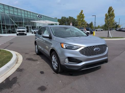 Used 2024 Ford Edge SEL w/ Convenience Package AWD/4WD image 7