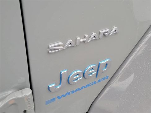 Used 2023 Jeep Wrangler Sahara w/ Cold Weather Group image 6