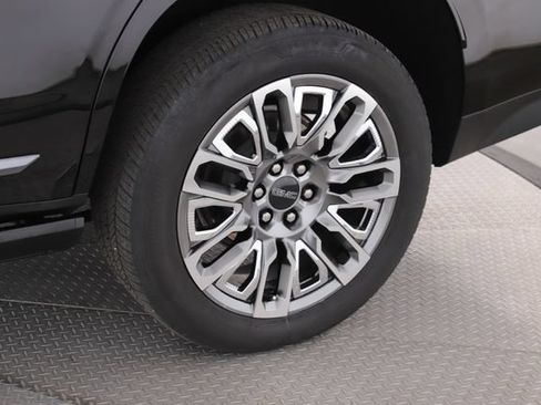 Used 2023 GMC Yukon Denali Ultimate w/ LPO, Floor Liner Package AWD/4WD image 14