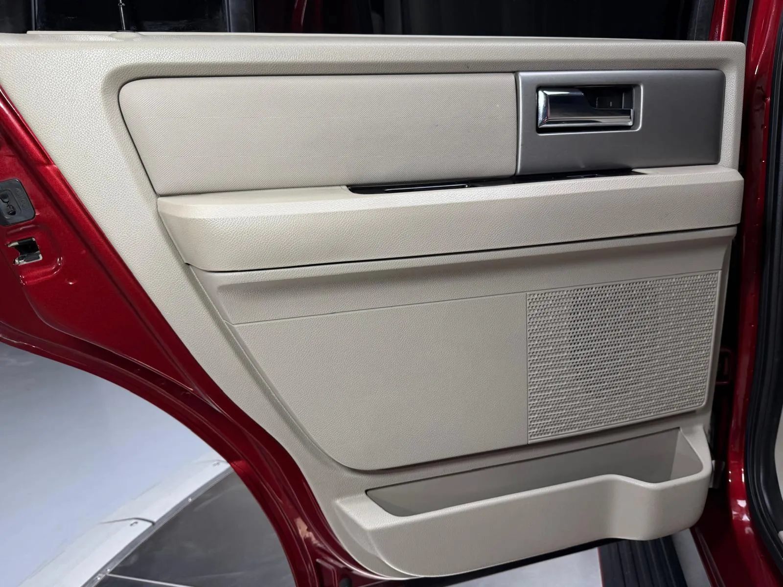 Used 2013 Ford Expedition Limited RWD image 21