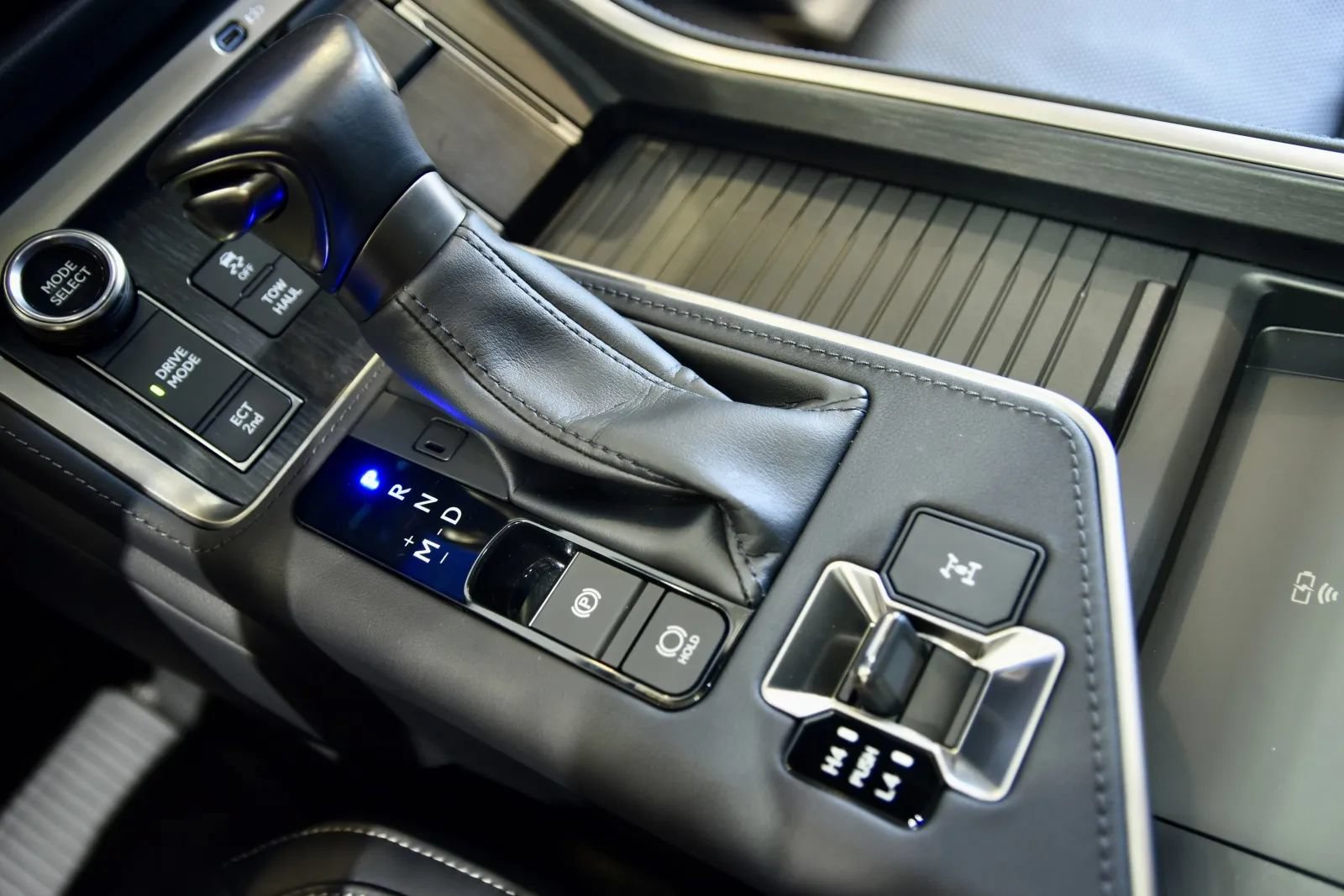 Used 2024 Lexus GX 550 w/ Accessory Package (Z1) AWD/4WD image 16