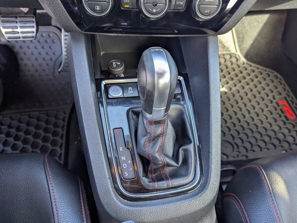 Used 2018 Volkswagen Jetta GLI FWD image 14