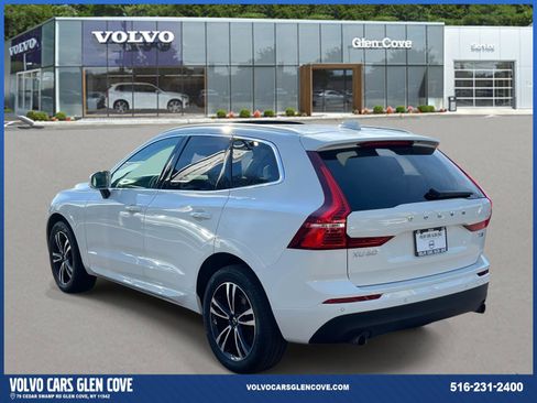 Used 2021 Volvo XC60 T5 Momentum w/ Climate Package image 4