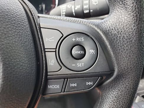 Used 2025 Toyota RAV4 XLE AWD/4WD image 22