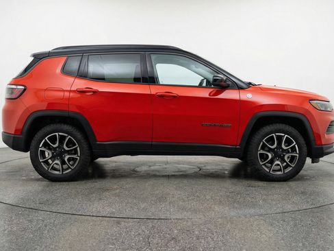 Used 2025 Jeep Compass Trailhawk AWD/4WD image 11