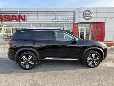 Used 2023 Nissan Rogue SL w/ SL Premium Package image 2