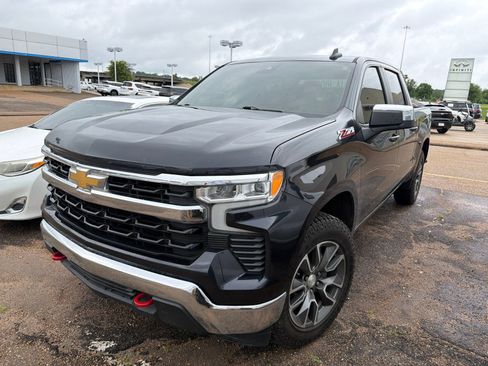 Used 2022 Chevrolet Silverado 1500 LT w/ Z71 Off-Road Package AWD/4WD image 5