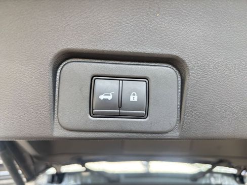 Used 2025 Nissan Rogue SV FWD image 23