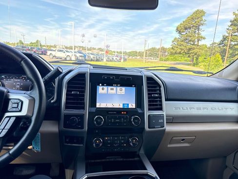 Used 2018 Ford F250 Lariat w/ Lariat Value Package RWD image 23