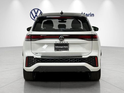 New 2026 Volkswagen Tiguan SE R-Line FWD image 4